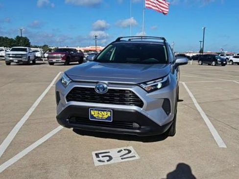 Used 2022 Toyota RAV4 XLE w/ Convenience Package AWD/4WD image 3