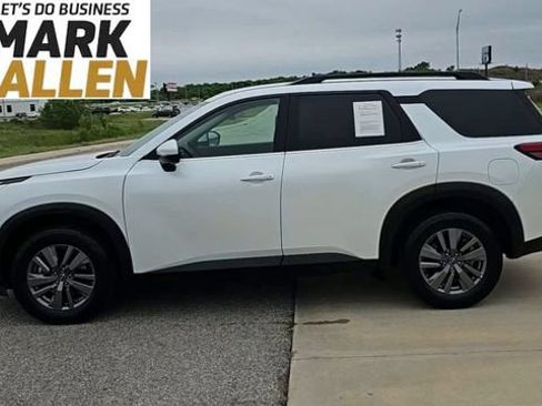 Used 2025 Nissan Pathfinder SV FWD image 5