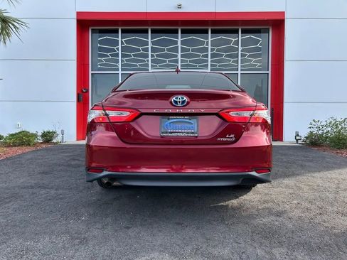 Used 2019 Toyota Camry LE image 5