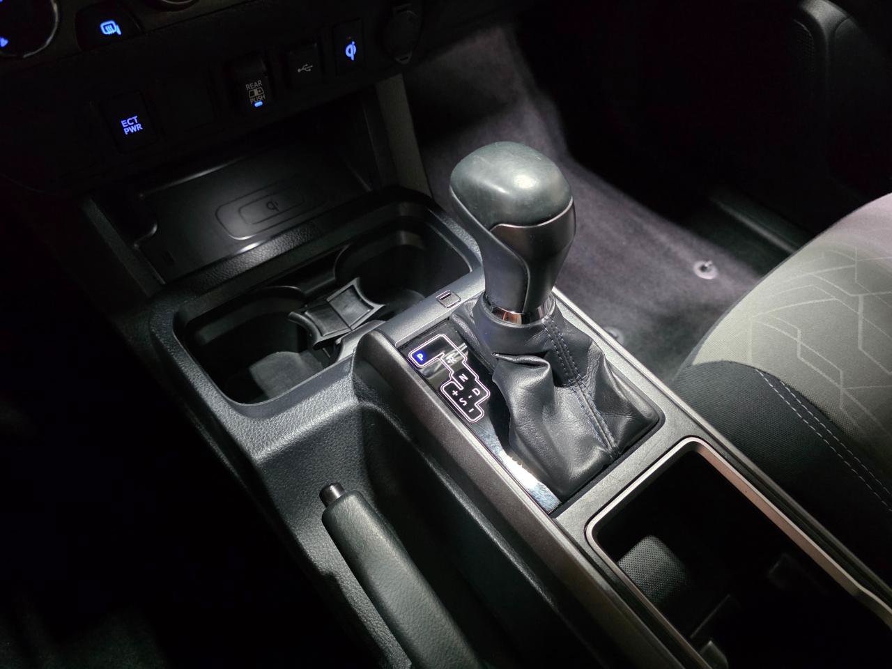 Used 2020 Toyota Tacoma TRD Sport AWD/4WD image 36