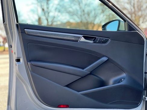 Used 2018 Volkswagen Passat 2.0T SE image 10