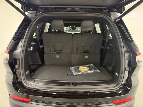 New 2025 Jeep Grand Cherokee L Altitude image 8