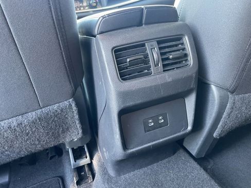 Used 2024 Nissan Rogue SV image 30