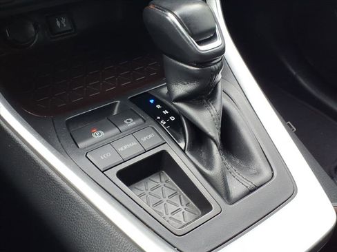 Used 2019 Toyota RAV4 Limited image 19