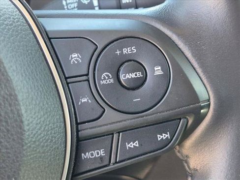 Used 2023 Toyota Corolla Cross XLE FWD image 14
