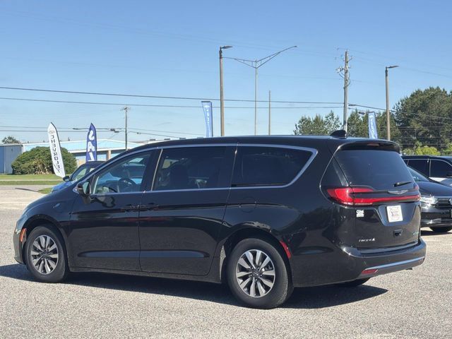 Used 2023 Chrysler Pacifica Touring-L FWD image 8