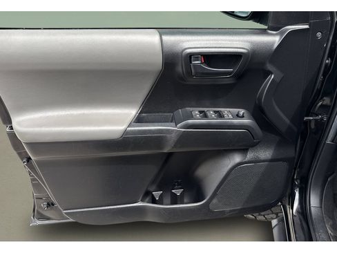 Used 2021 Toyota Tacoma SR AWD/4WD image 27