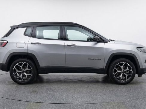 Used 2025 Jeep Compass Limited image 11