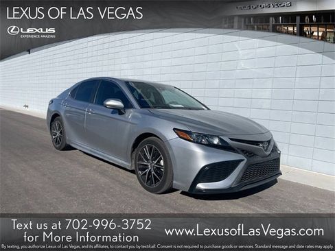 Used 2021 Toyota Camry SE image 1