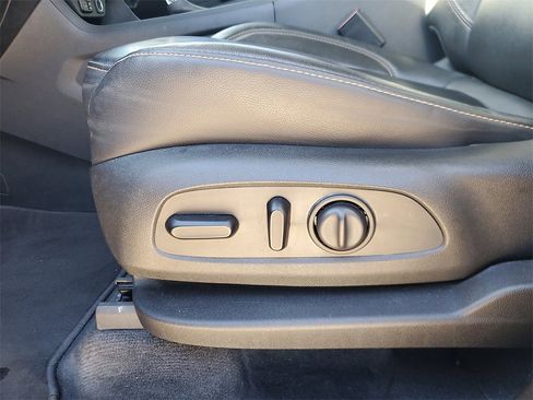 Used 2020 Chevrolet Traverse RS image 17