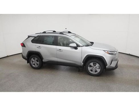 Used 2025 Toyota RAV4 XLE image 13