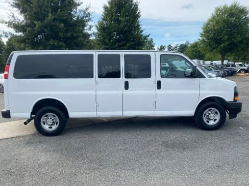 Used 2023 Chevrolet Express 3500 LS RWD image 7