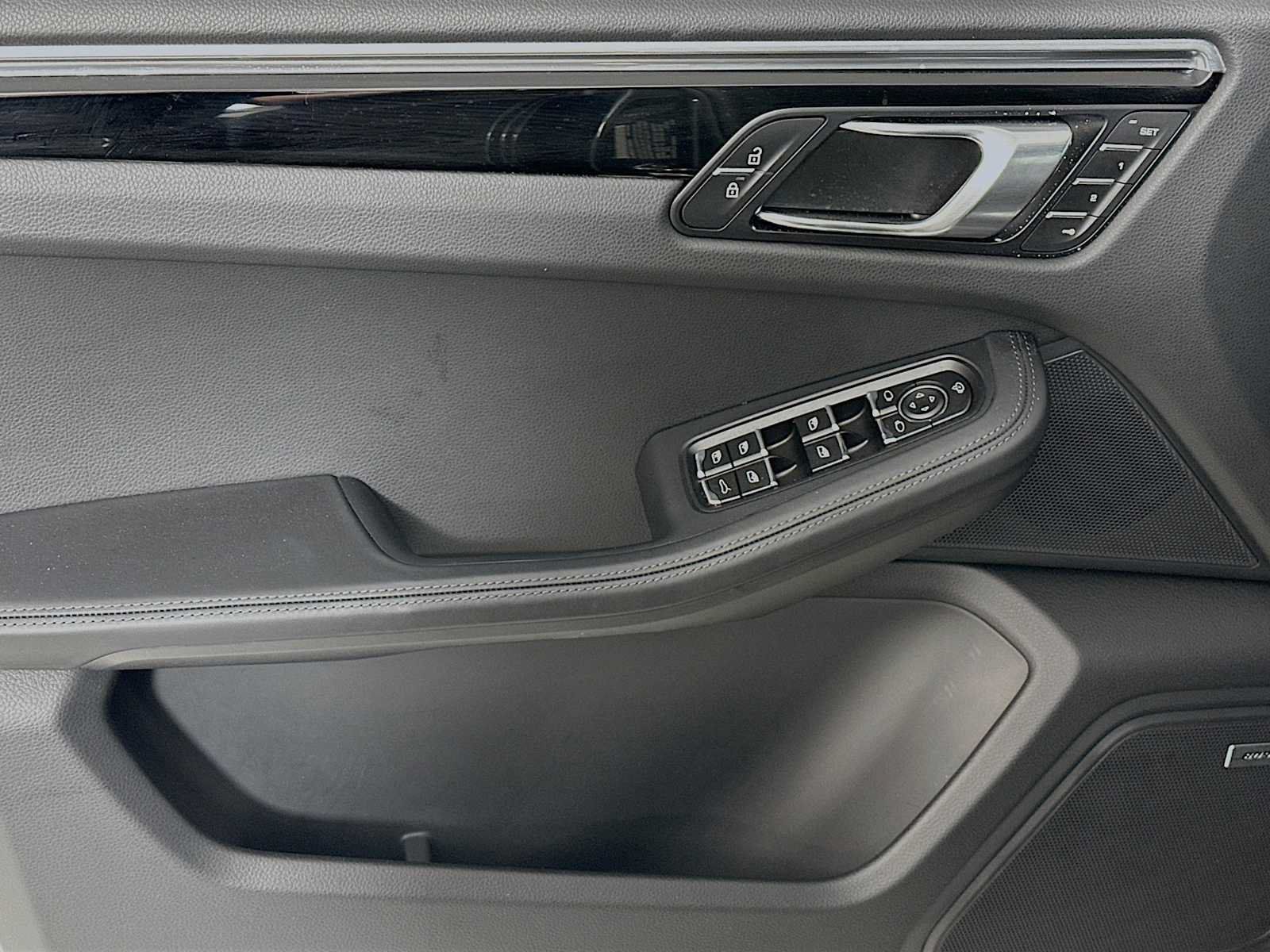 Certified 2026 Porsche Macan AWD/4WD image 11