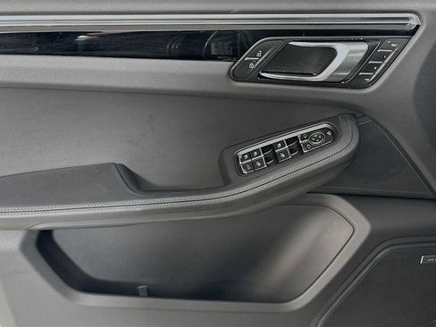 Used 2026 Porsche Macan image 11