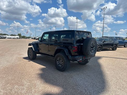 Used 2024 Jeep Wrangler Unlimited Rubicon AWD/4WD image 3