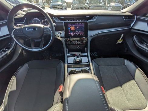 New 2025 Jeep Grand Cherokee L Laredo image 13