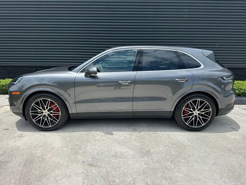 Certified 2026 Porsche Cayenne S AWD/4WD image 2