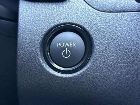 Used 2025 Toyota Camry SE image 19