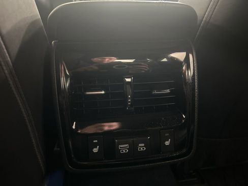 Used 2022 Toyota Avalon Touring w/ Advanced Safety Package image 11