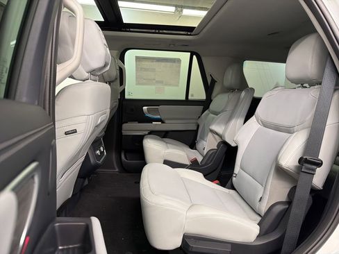 New 2026 Ford Expedition Platinum w/ Driver's Package AWD/4WD image 36