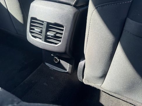 Used 2020 Ford Fusion SE image 23