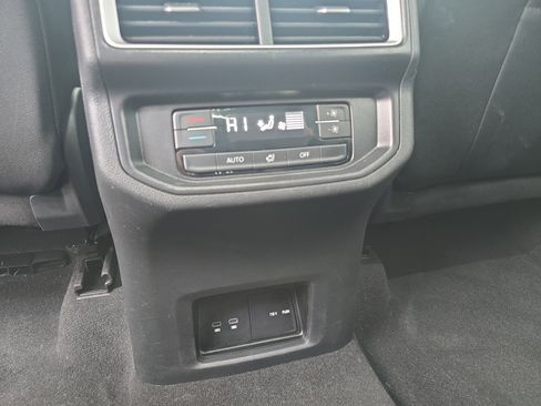 Used 2025 Volkswagen Atlas SE image 17