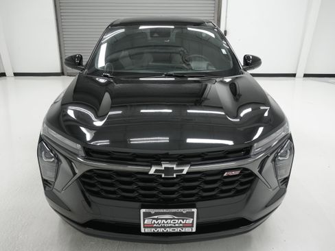 Used 2024 Chevrolet Trax RS w/ Driver Confidence Package FWD image 2
