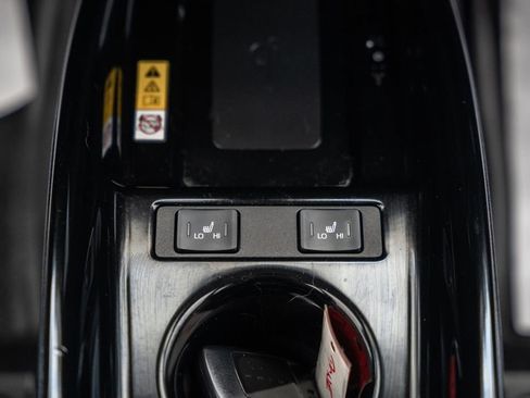 Certified 2021 Toyota Prius FWD image 28