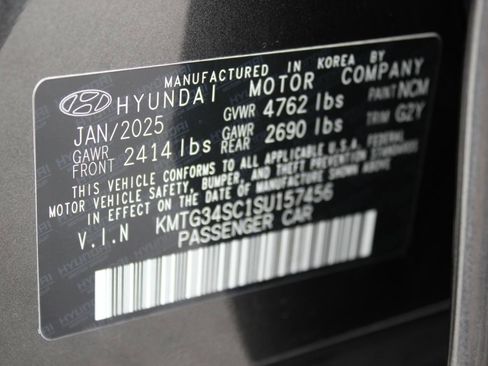 Used 2025 Genesis G70 2.5T RWD image 13