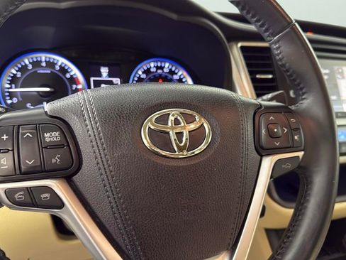 Used 2016 Toyota Highlander Limited w/ Driver Technology Package image 25
