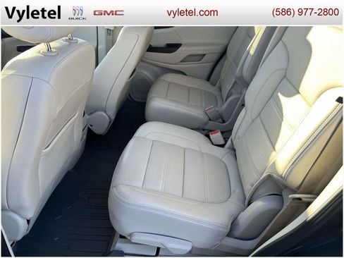 Used 2023 GMC Acadia Denali w/ Denali Technology Package image 11