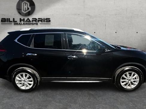 Used 2019 Nissan Rogue S w/ Special Edition Package FWD image 4