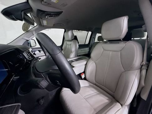 Used 2023 Jeep Wagoneer Series III w/ Rear Seat Video Group 1 AWD/4WD image 22