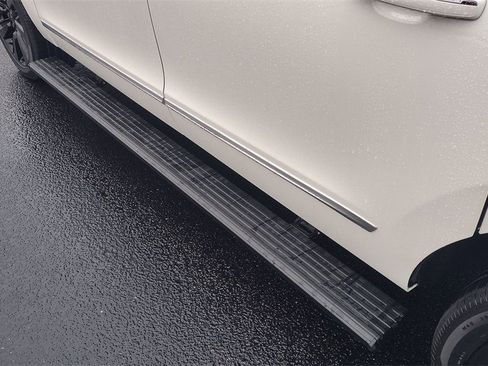 Certified 2024 Lincoln Navigator L Reserve image 10