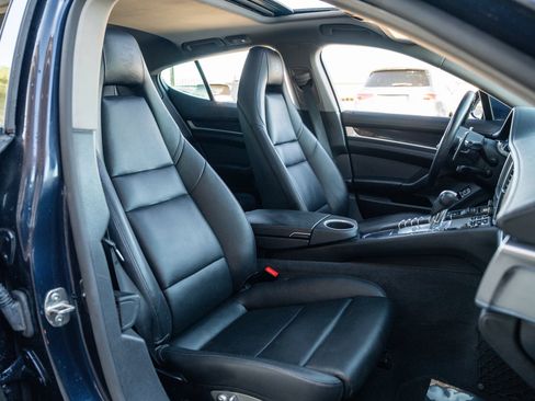 Used 2016 Porsche Panamera RWD image 23