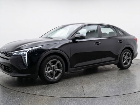 Used 2025 Kia K4 FWD image 3