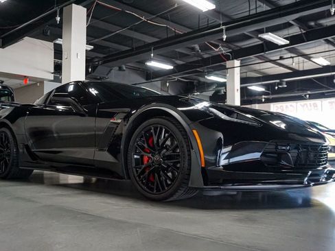 Used 2017 Chevrolet Corvette Z06 RWD image 2