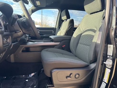 New 2026 RAM 1500 4x4 Crew Cab image 9