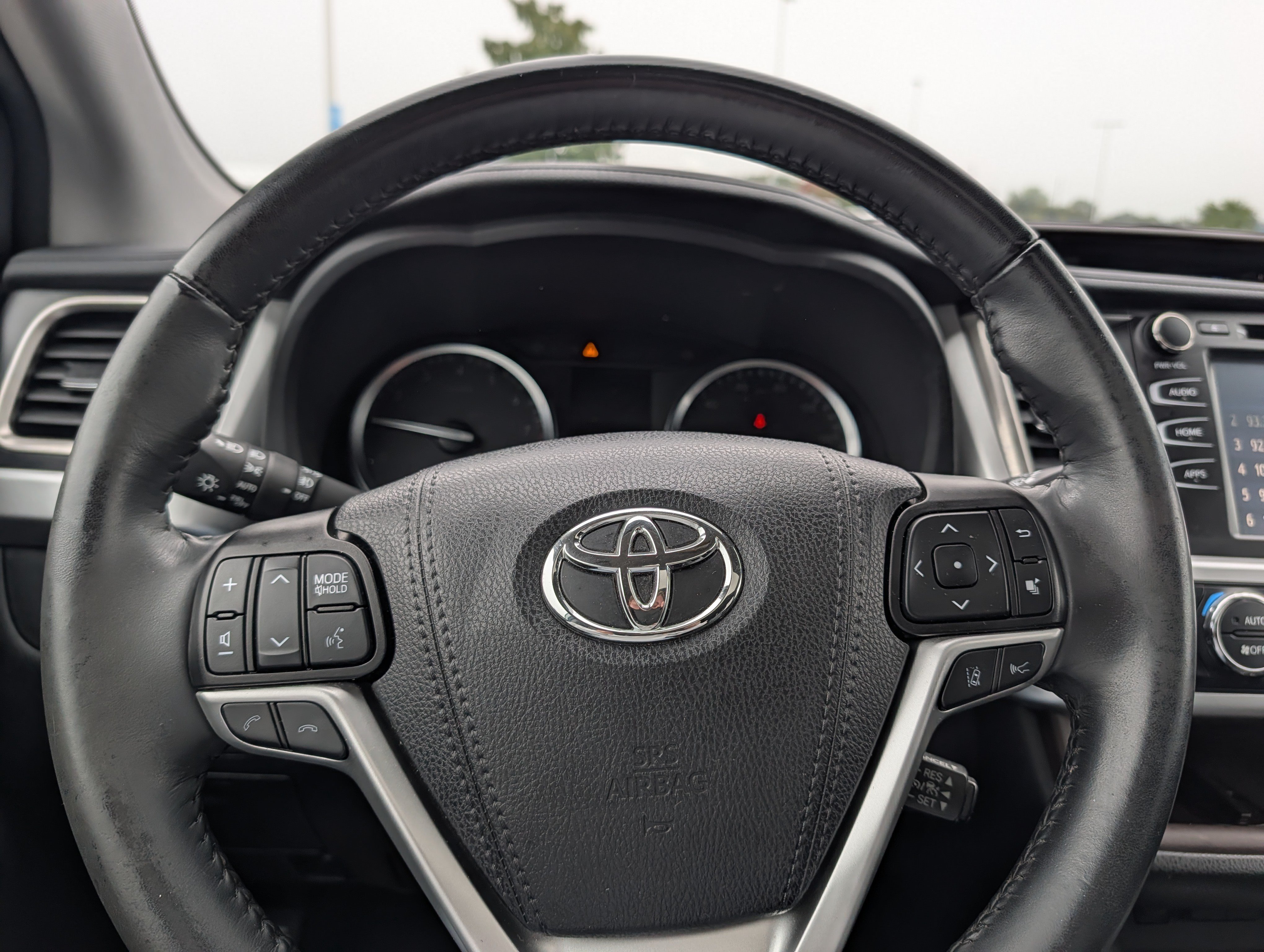 Used 2019 Toyota Highlander XLE AWD/4WD image 29
