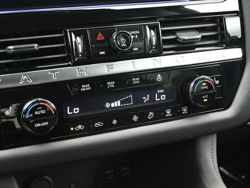 Used 2026 Nissan Pathfinder SL FWD image 14