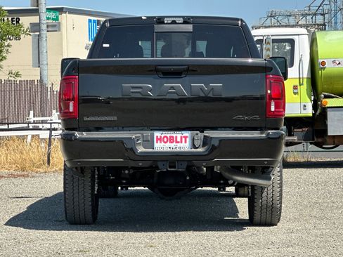 New 2026 RAM 2500 Laramie AWD/4WD image 4