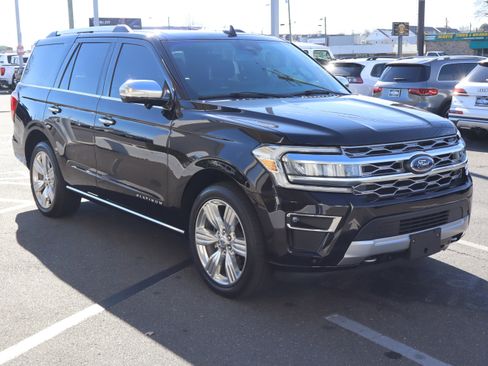 Used 2024 Ford Expedition Platinum image 2