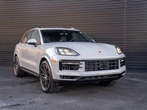 New 2026 Porsche Cayenne Base image 11