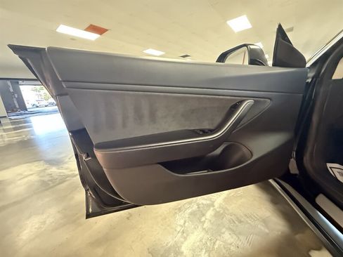 Used 2018 Tesla Model 3 Long Range image 16