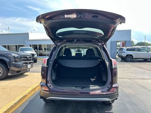 Used 2018 Toyota RAV4 XLE AWD/4WD image 10