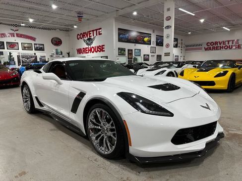 Used 2016 Chevrolet Corvette Z06 w/ 3LZ Preferred Equipment Group RWD image 31
