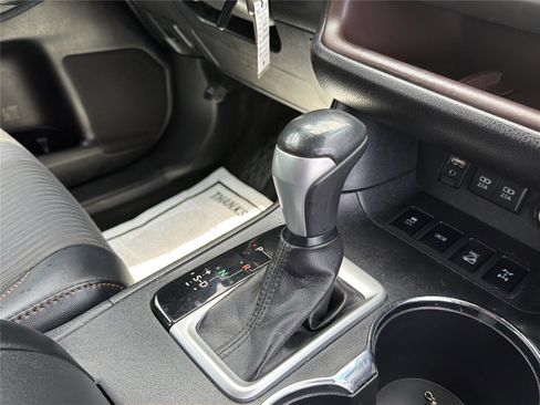 Used 2017 Toyota Highlander Plus w/ Carpet Mat Package AWD/4WD image 18