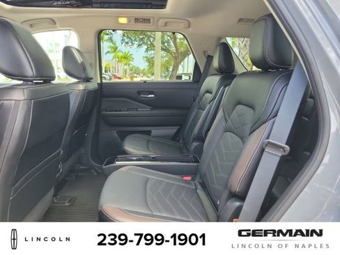 Used 2024 Nissan Pathfinder Platinum AWD/4WD image 20