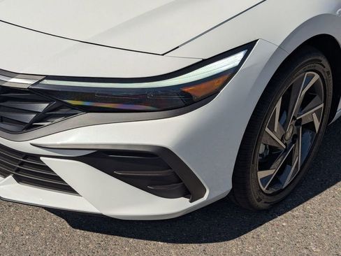 New 2025 Hyundai Elantra SEL image 10