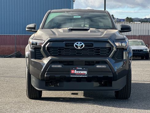 New 2025 Toyota Tacoma TRD Sport image 9